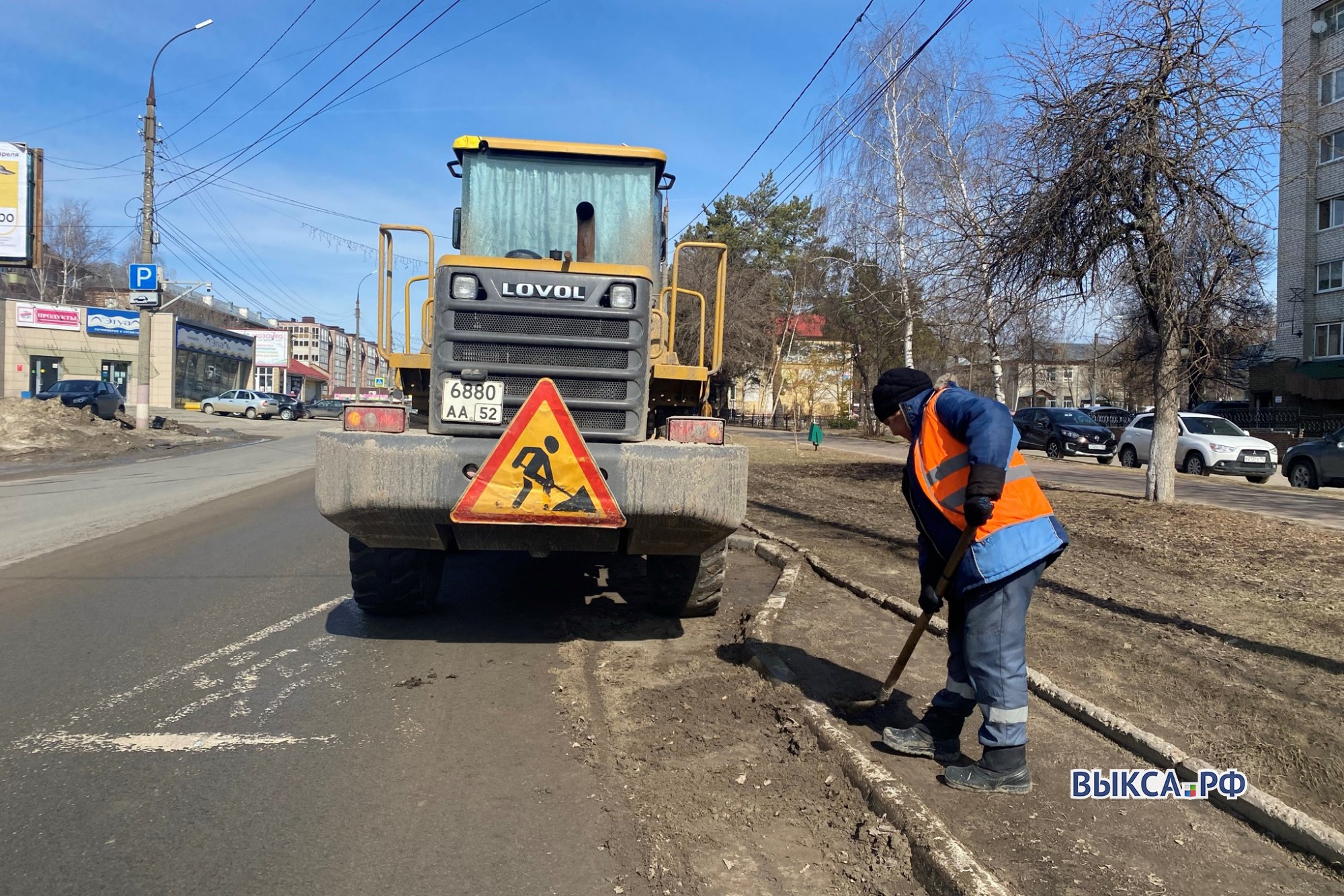 Коммунальщики приступили к весенней уборке улиц